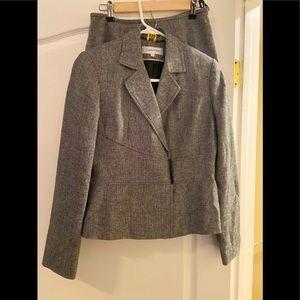 Calvin Klein size 4 skirt suit black & white